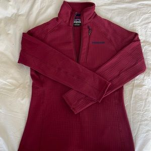 Patagonia R1 half zip pullover, size small
